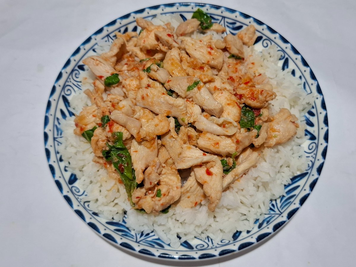 Ten83020673's tweet photo. ข้าวผัดกะเพราไก่

ที่สุดโปรด มันไก่เยิ้ม ๆ

พิกัด ร้านน้าราตรี

ท้ายซอยสามัคคี 23  ต.ท่าทราย อ.เมือง จ.นนทบุรี

ในรูป  :  ขายที่ 50 บาท กินจุก ๆ ไปเลย

#อร่อยบอกต่อ #ผัดกะเพรา https://t.co/EkYXuxNyZd