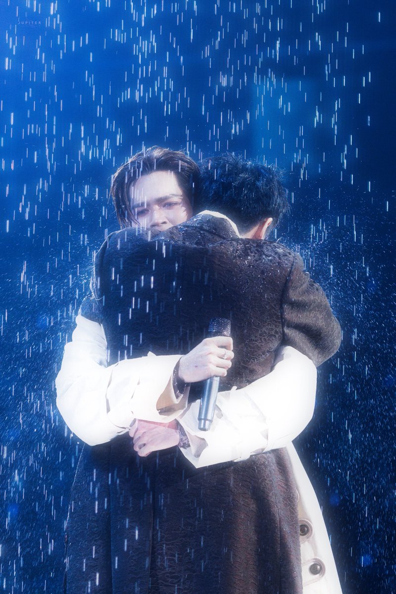 jrr_juupiter's tweet photo. [240526]

      While rain was falling in their hearts, my tears were already on the ground. 

JUNIORMARK FINAL RACE D3

#LOLFanFest2026D3
#junniorrs @jnnrrs : ◡̈ 𓂃𓈒 ꙳. 
 #markjrtn  @Markjrtn
#JuniorMark https://t.co/SK4aeknoeY