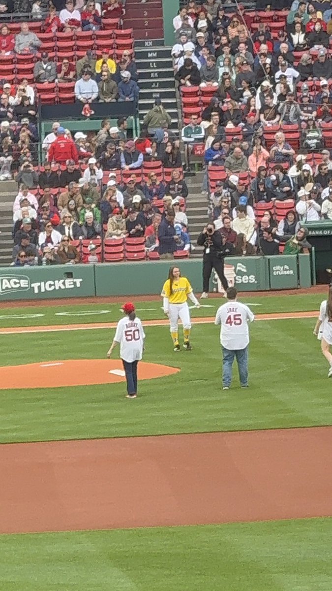 abltgal's tweet photo. #survivor50 x @RedSox https://t.co/HgdMaxJHgH