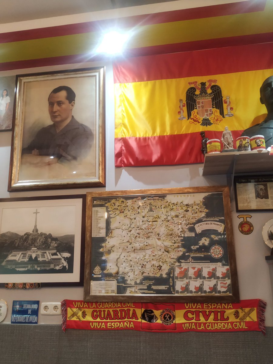 El del moño rojo tweet media