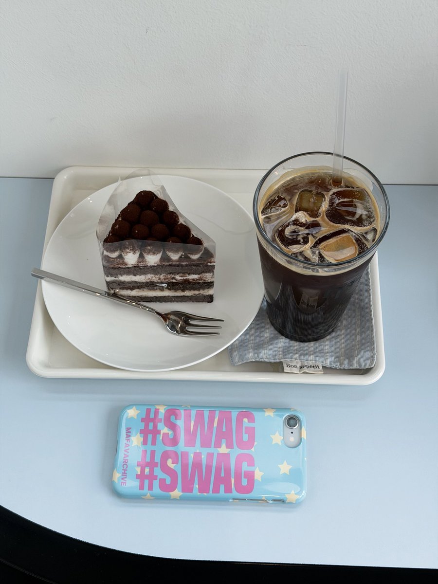mafavarchive's tweet photo. 여기 내부 진짜 크고
커피랑 디저트 맛있고
완전 쾌적함 
꼭 가보셨음 좋겠어요 https://t.co/p3OpCjYDbm