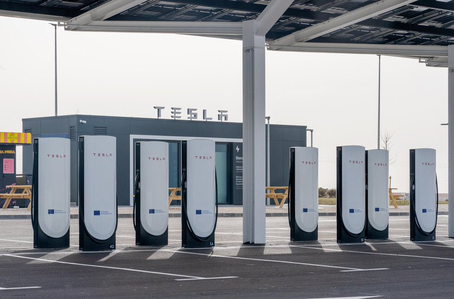 TESLARATI tweet media