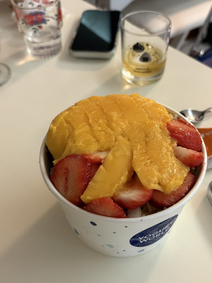 nettle__'s tweet photo. 새벽에 아이스크림 시키기? 맛잇지 https://t.co/wJlCM1XxtU