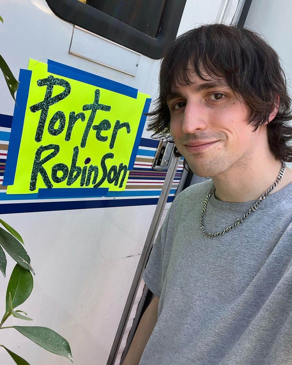 Is Porter Robinson a Fortnite skin? tweet media