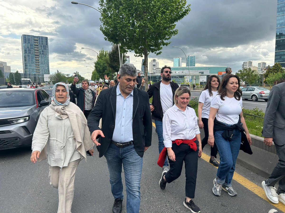 emine uçak tweet media
