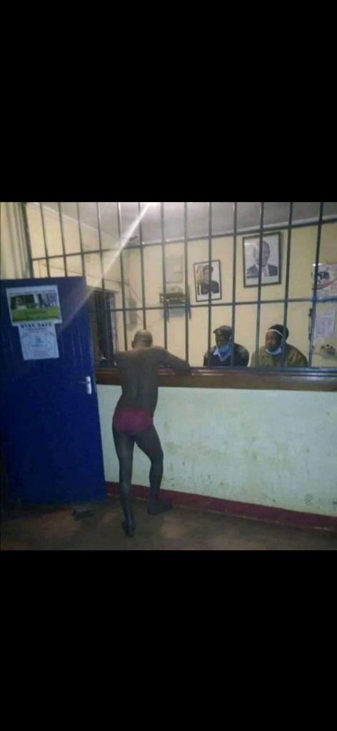 cmbafu's tweet photo. @ahmednasirlaw @edgarwabwire_ He should have kept off arsenal issues kabisa. https://t.co/4z2zm54kSG