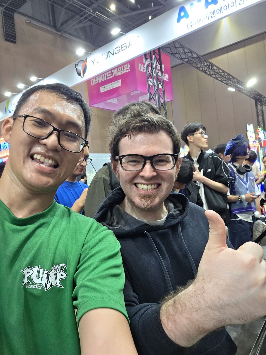 ZhaoX1995's tweet photo. Nice to meet you @hudsonfelker 🇻🇳🤝 🇺🇸 https://t.co/xPT8mKgjfj