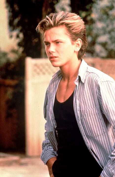vinyramone's tweet photo. @jotabun @ikisabicanal River Phoenix https://t.co/Cyxp14whVg