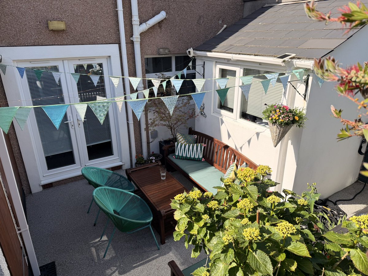 MikeyJNoble's tweet photo. Bank Holiday Baby!

#loveyourgarden https://t.co/pdb7oyV43H