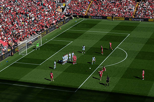 LFCphoto's tweet photo. Mo hits the post. Unlucky.

#LFC #Anfield #LIVBRE #EPL #Salah #Robertson https://t.co/Ft7gTLNJTe