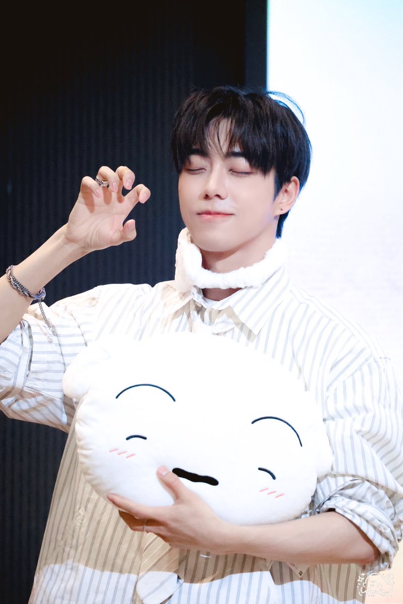 Winwin_rowan tweet media