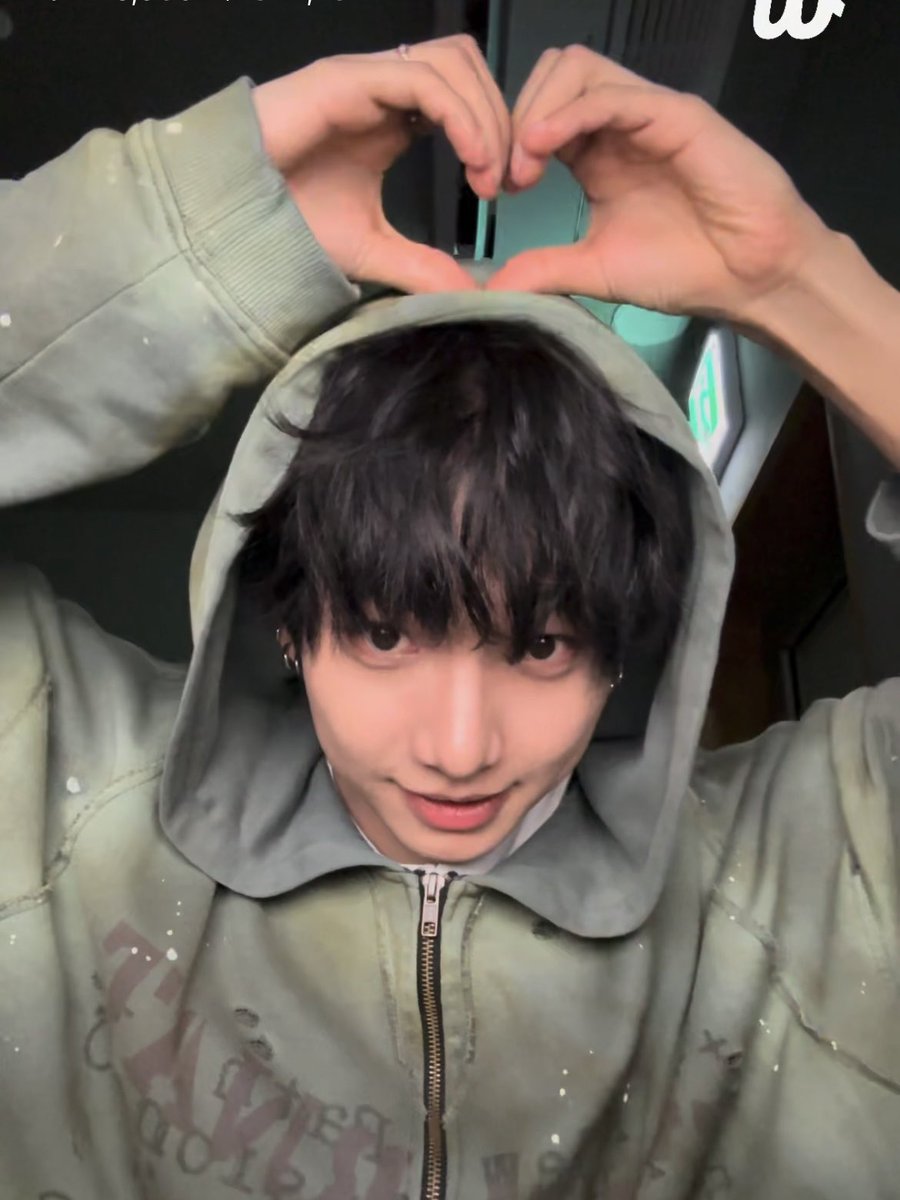 알라뷰쏘명즈🐾 tweet media