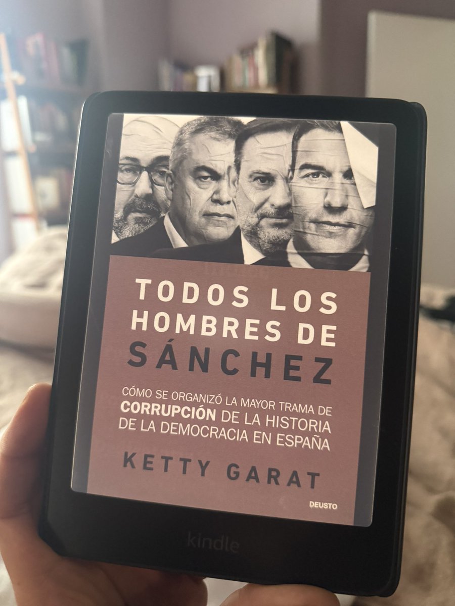 alandete's tweet photo. Tengo el placer de comenzar la obra de un referente del periodismo nacional, una persona valiente, sobre todo una gran compañera a la que admiro, que ha hecho tanto por la profesión. No hace falta que lo recomiende más pero comprenlo, háganlo número uno todo el año. @KettyGarat https://t.co/SHGSci6HY5