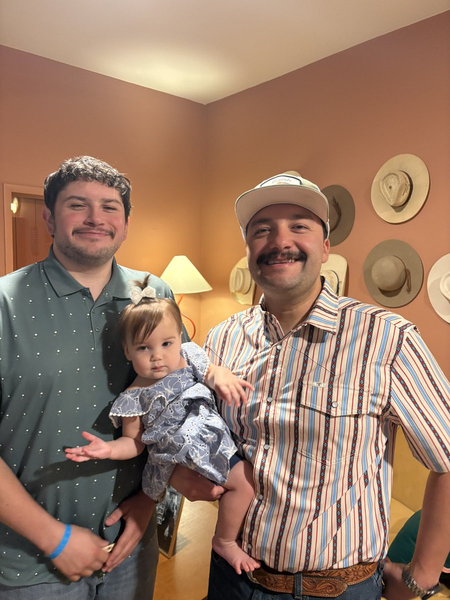 TexasPaige's tweet photo. My favorite people โค๏ธ #lovemysons #lovemygranddaughter #lovemydaughterinlaw #familyiseverything ๐๐ผโค๏ธ๐๐ผ https://t.co/v0igncKAaD