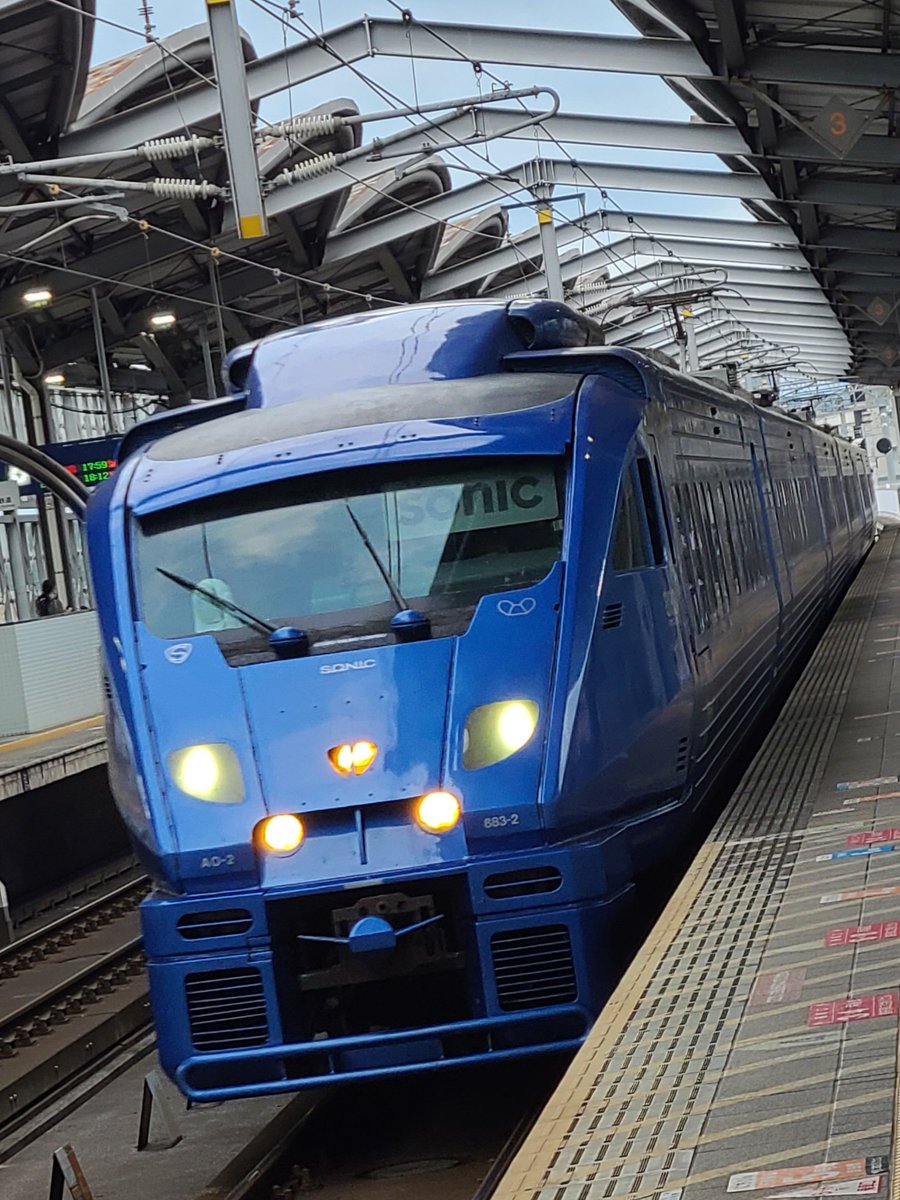imocchi65's tweet photo. そして久しぶりにお会いした九州の特急
883系初めて乗ったけど日豊本線の振り子発揮力が凄かった👏
783系と885系は乗ってないです💦 https://t.co/t6zN3rkINJ