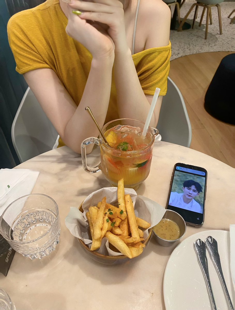 yang171031's tweet photo. 第255天 · 被看见
好多话都不能说。今天的这条日记是编了又编。为了能长久生存，为了能让更多人看到并记得你久一点就久一点。初心就是不想让你的光消失。#于朦胧 https://t.co/eHlaJJcBfO