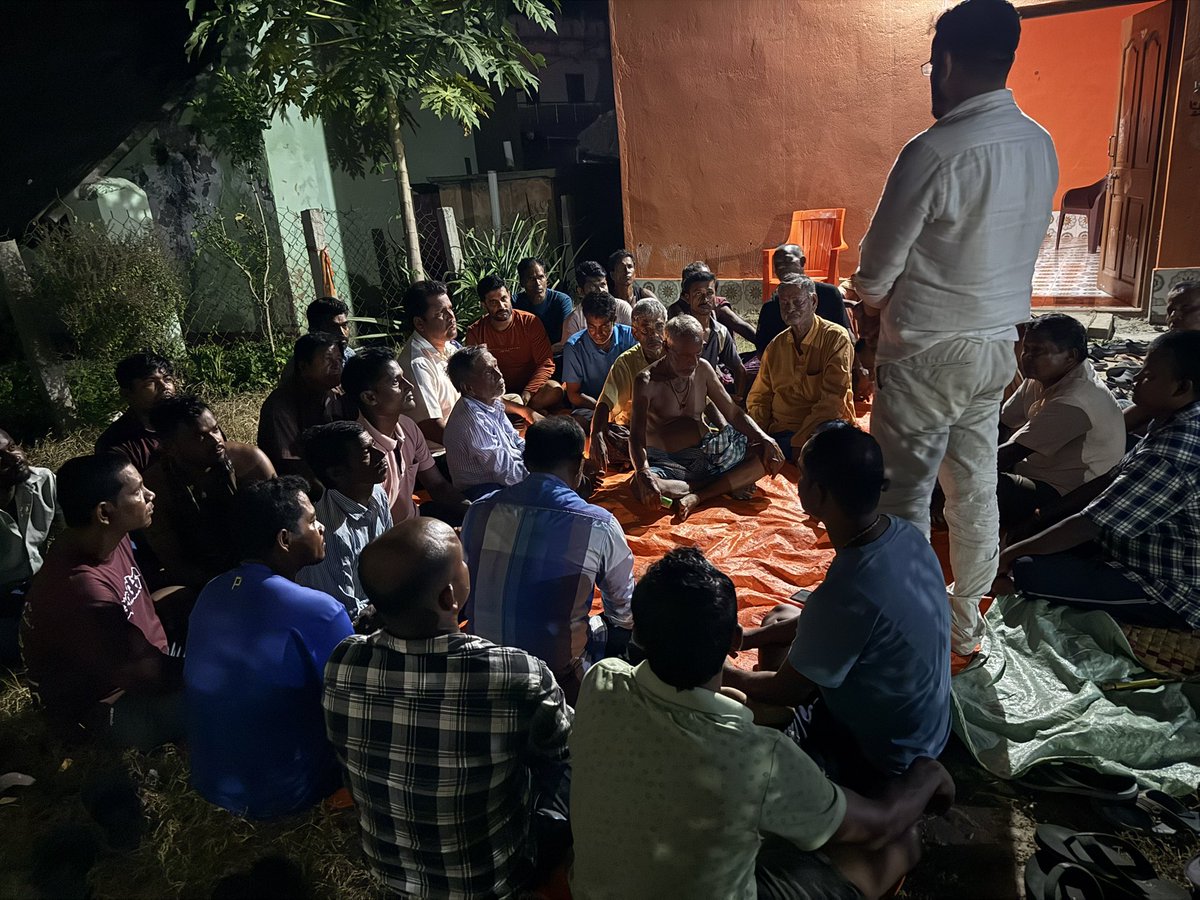 ManasKuSahu's tweet photo. କେନ୍ଦ୍ରୀୟ ଯୋଜନା ଅନୁସାରେ ଗୋଟିଏ ଦିନରେ ସବୁ ପଂଚାୟତରେ ବୈଠକ ,ସେଇ ଯୋଜନା ଅନୁସାରେ ଆଜି ବାସୁଦେବପୁର ନିର୍ବାଚନ ମଣ୍ଡଳୀ ଅନ୍ତର୍ଗତ ଲୁଙ୍ଗା ପଂଚାୟତ ସାଙ୍ଗଠନିକ ବୈଠକରେ ଯୋଗଦେଲି | https://t.co/qzgh3aLqv4