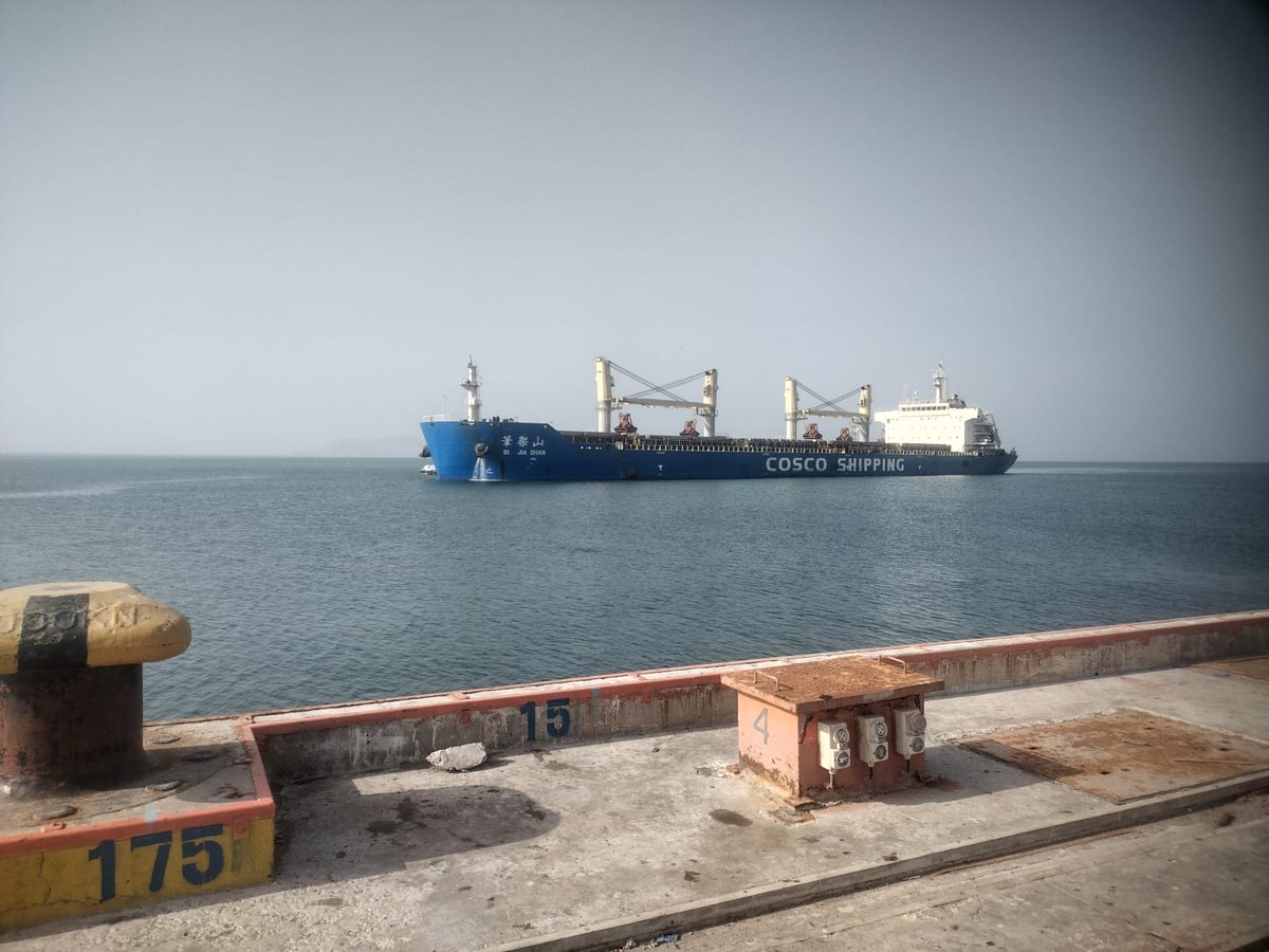 port_gwadar's tweet photo. Gwadar Port successfully handled MV BI JIA SHAN carrying 53,300+ MT marking another major operational milestone.With a 12.8m draft successful berthing highlights Port’s deep-sea capability and port role as transshipment hub
#GwadarPort #CPEC #Shipping #Maritime #Pakistan #Trade https://t.co/b1K9ZdxK23