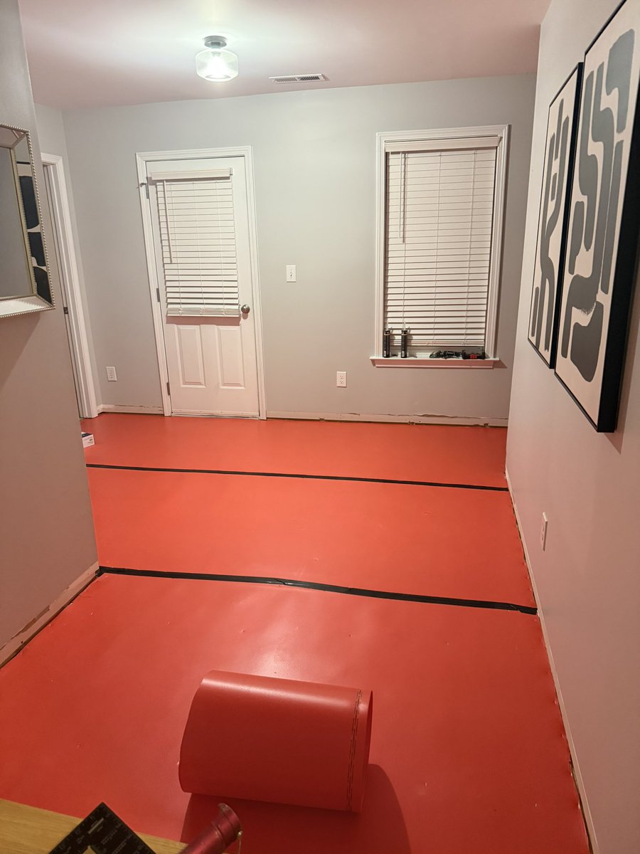 itsbreezyweezy's tweet photo. Day 3 of doing my floors. Time to do the fun part https://t.co/UZxQPg0e8c
