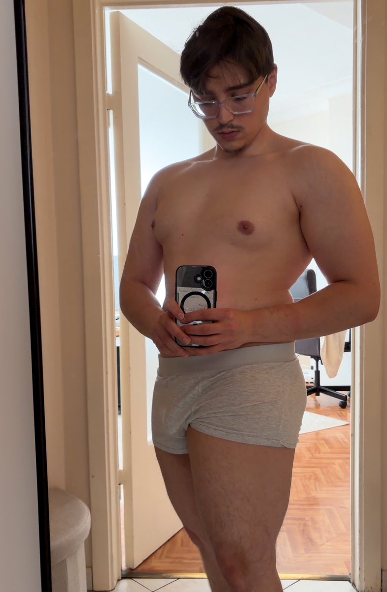 Progenitae's tweet photo. Felling good lately 😋 #LGBTQIASunflower https://t.co/AOObzIjSr6