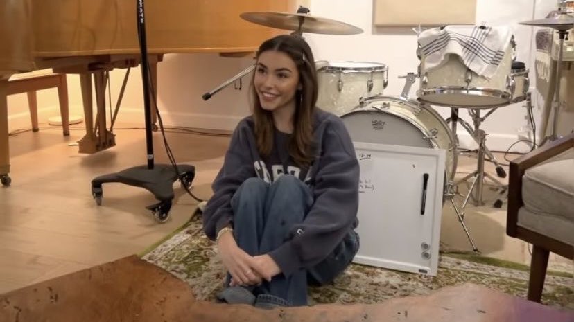 healthyhabiiit's tweet photo. i just love photos of her in the studio https://t.co/KYk8eceJ6l