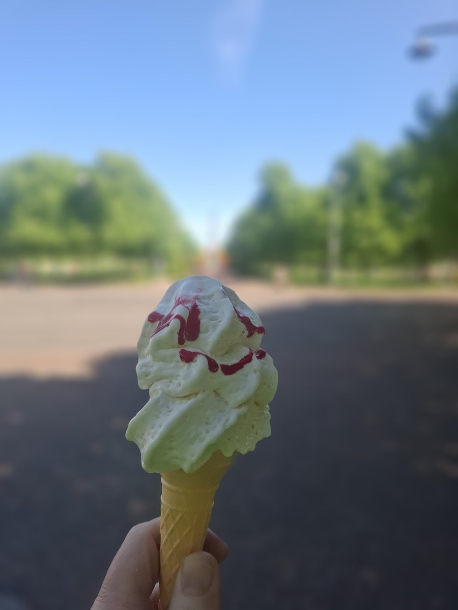 johnadgrady's tweet photo. Glasgow's miles better and Glasgow Green's the best on a day like today. https://t.co/neag307I7b