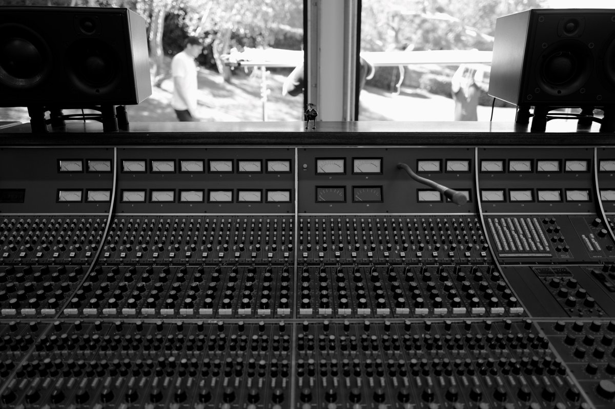 ianmackey's tweet photo. @R_Mohr @scicomm The analog console was awesome https://t.co/d6tiY8AOL1