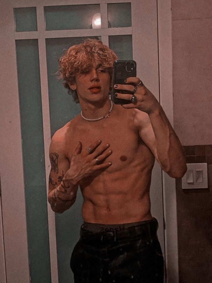 FirstOrdeRen's tweet photo. @xWaterSoul ——Ehm y si mejor te miro así. https://t.co/QZlxrtsdIH