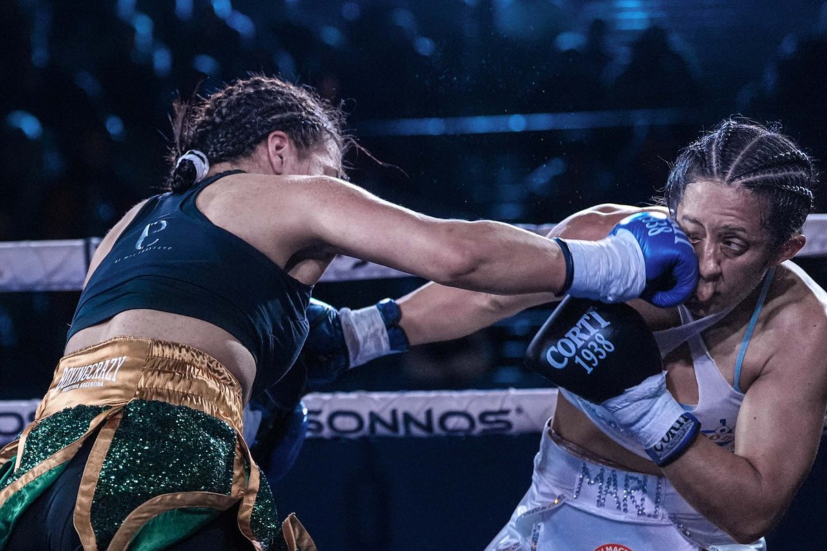 BoxeoDePrimera's tweet photo. 🥊Seis de seis e invicta: Milagros Herrera venció por puntos a María Ramírez🥊
⚡️Las tarjetas marcaron 60-54, 58-56 y 57-57 para la de González Catán, en una pelea enmarcada en supergallo a seis vueltas. https://t.co/LMFsz1hiyM