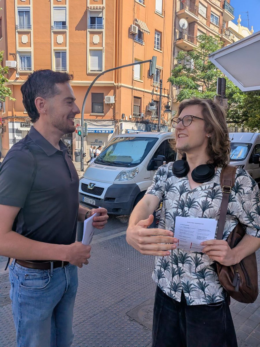 EU_Valencia's tweet photo. Al carrer, amb la nostra gent, defensant que Valencià no pot estar segrestada per rendistes i especuladors.

Tan sols un any per a canviar-ho tot.✨ https://t.co/OKTO8zgidw