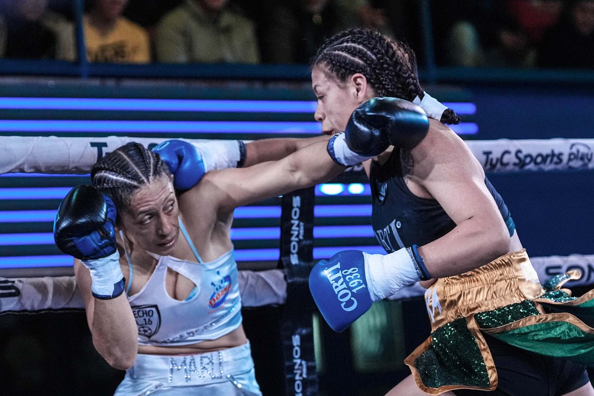 BoxeoDePrimera's tweet photo. 🥊Seis de seis e invicta: Milagros Herrera venció por puntos a María Ramírez🥊
⚡️Las tarjetas marcaron 60-54, 58-56 y 57-57 para la de González Catán, en una pelea enmarcada en supergallo a seis vueltas. https://t.co/LMFsz1hiyM