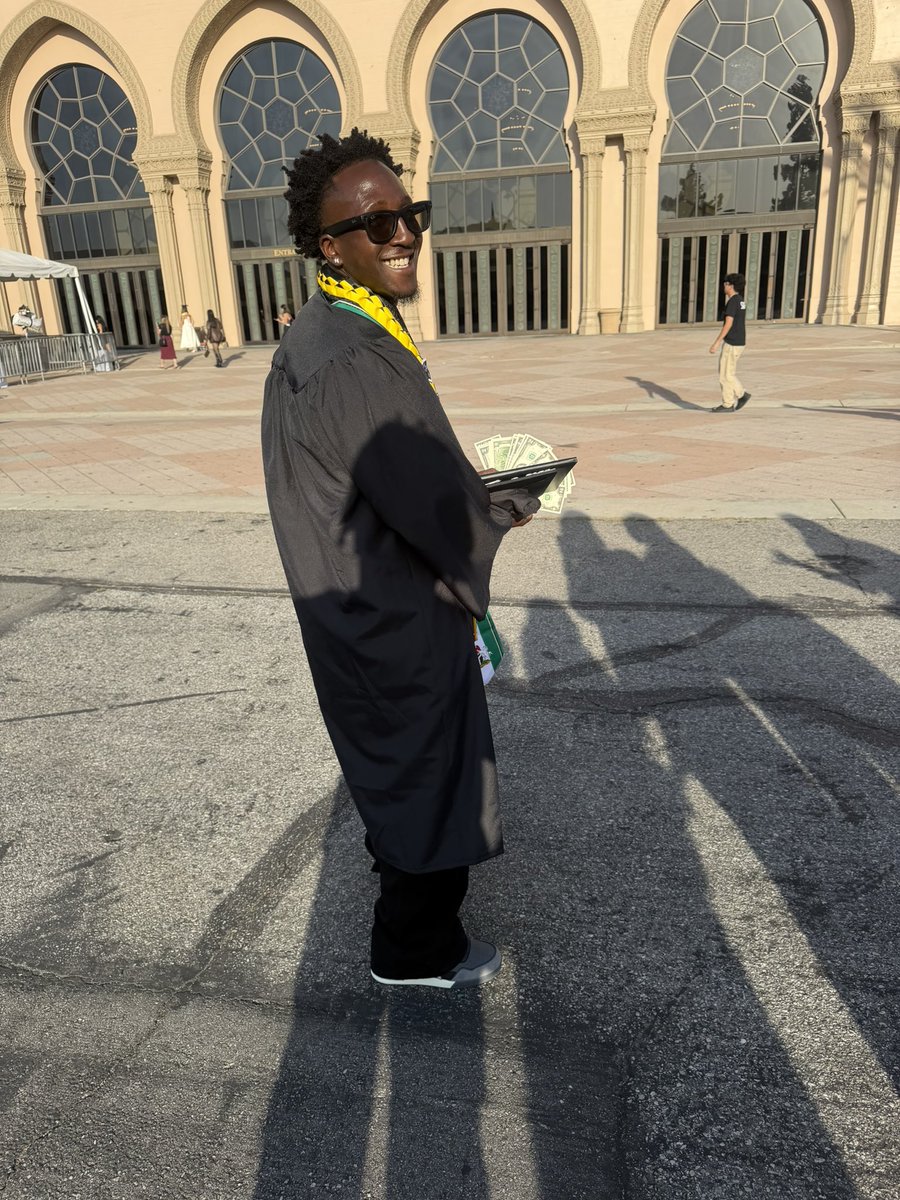 kstaks99's tweet photo. Officially a Graduate https://t.co/FtJOnAGief