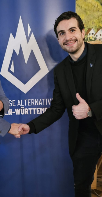 Janik tweet media