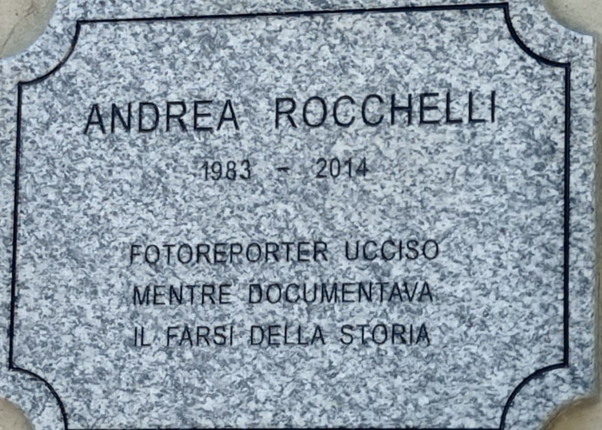 _Nico_Piro_'s tweet photo. #Pavia una targa per Andrea “Andy” Rocchelli “ucciso mentre documentava il farsi della storia”

Aggiungo io: sulla sua morte abbiamo la verità (seppur parziale) sarebbe l’ora di avere giustizia https://t.co/fx74ic3TV4
