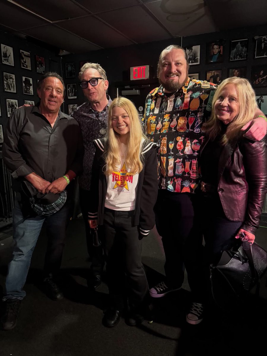 badtechno's tweet photo. .@TKandthehiseas w/ @RealTomKenny &amp; @thedamselles absolutely ripped. Soul, Rock n’ Roll, Boogie-Woogie, R&amp;B. Highest recommendation! See them when they come to your town! 

#livemusic #randb #soul #rocknroll #spongebob https://t.co/GU6lF6vk6a