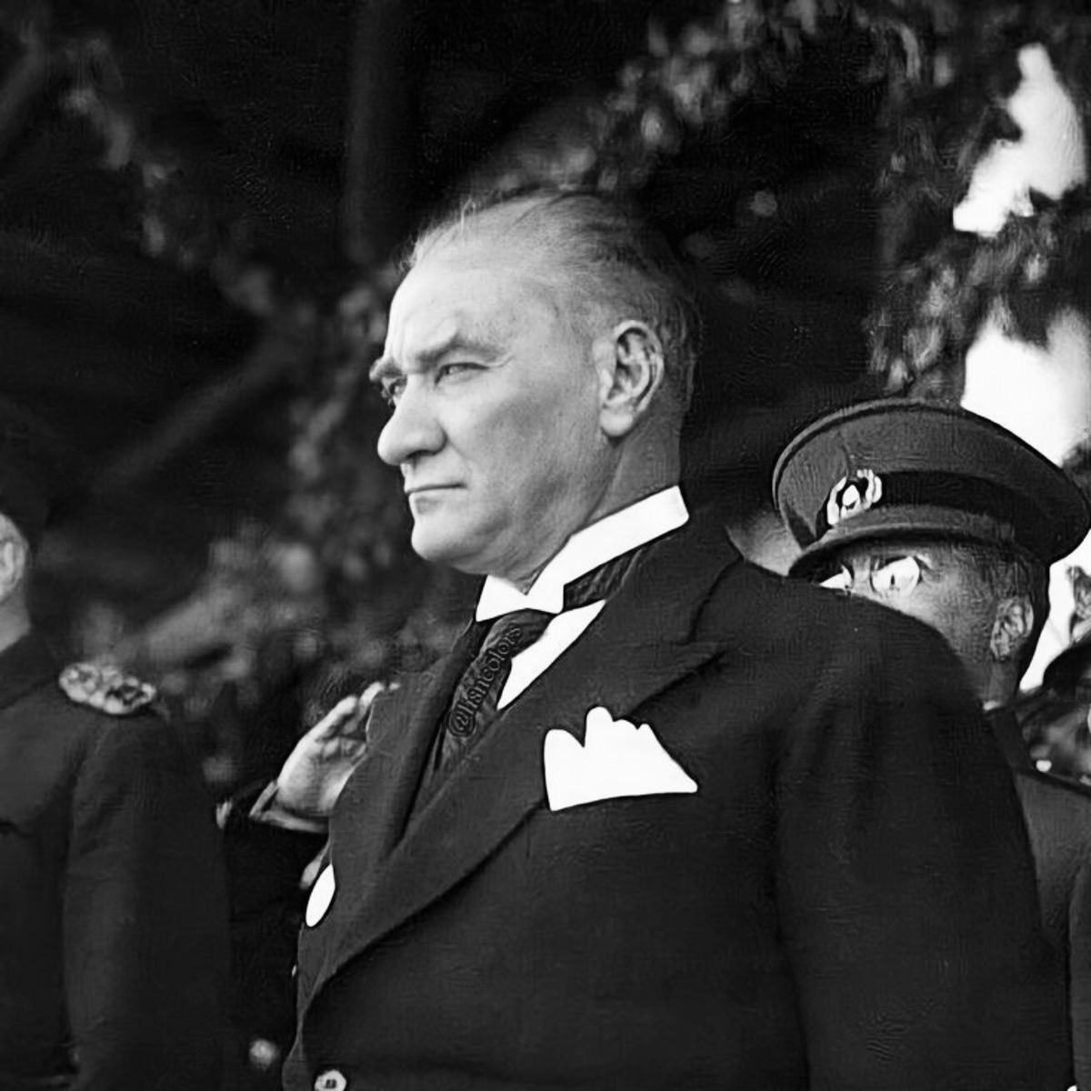 sergenlfc's tweet photo. “İki büyük eserim var; biri Türkiye Cumhuriyeti, diğeri Cumhuriyet Halk Partisi’dir.” diyen Atatürk’ün iki emanetine de ihanet edenlerin Allah belasını versin. https://t.co/NcG9QxHHn3