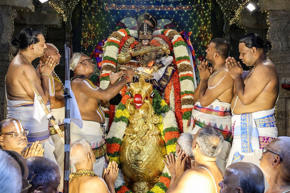TTDevasthanams's tweet photo. Sri Govindaraja Swamy, in the divine form of Goddess Saraswati, blessed devotees on Hamsa Vahanam during the grand Brahmotsavam celebrations in Tirupati.

#govindarajaswamy #hamsavahanam #brahmotsavam #tirupati #ttd https://t.co/rRi3C5D6Ju