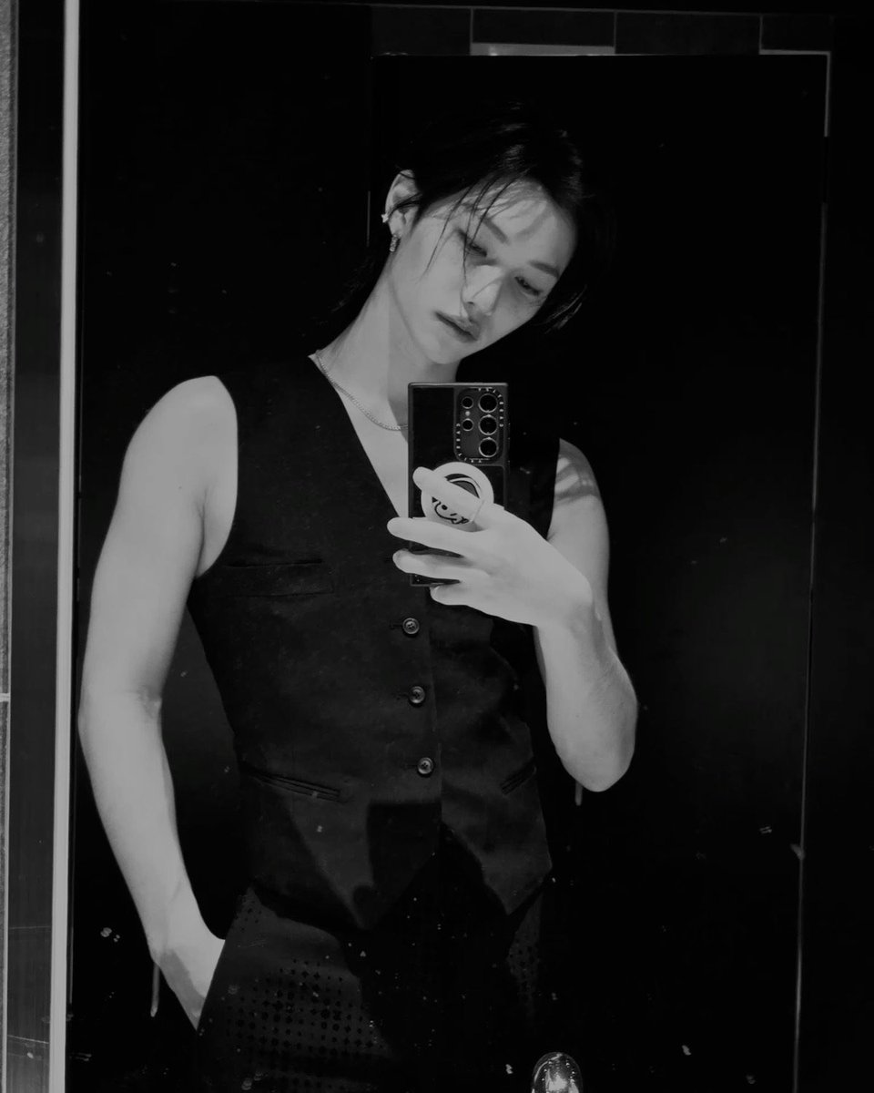 trafarex's tweet photo. nós de black 
#ssd #StaySelca #felix @StrayKids https://t.co/QOSUvxVkvs