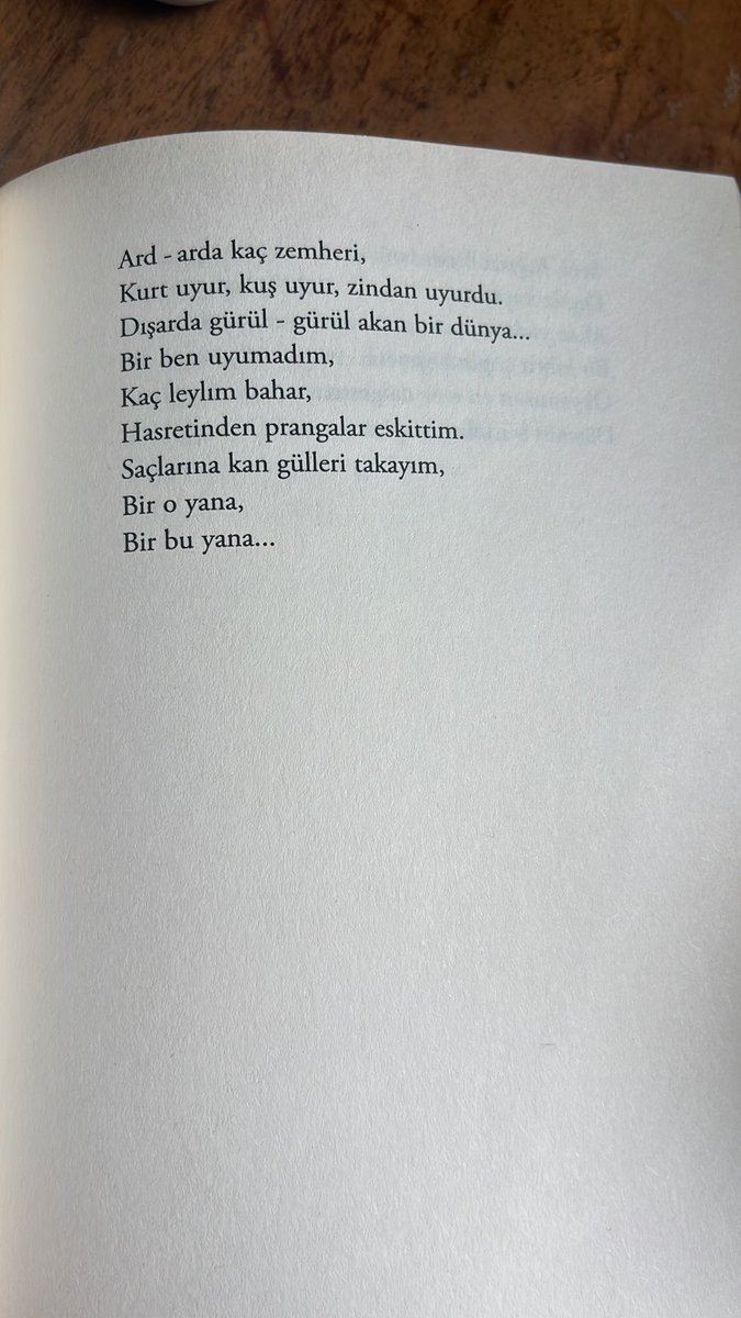 zuleyhaerg's tweet photo. “Ahmet Arif “
Hasretinden prangalar eskittim https://t.co/Qtixd5sIXR