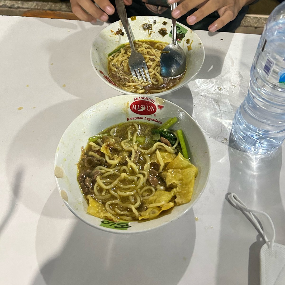 chaergasm's tweet photo. mie ayam of the day. belum kemakan setengah tp udah kenyang. jadi sisanya my fren acu yg makan https://t.co/RhhnFgdlGh