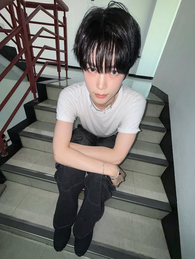 Hanbing's tweet photo. @Jiwomng kakak? 🥺 https://t.co/D7UzOMzYiK