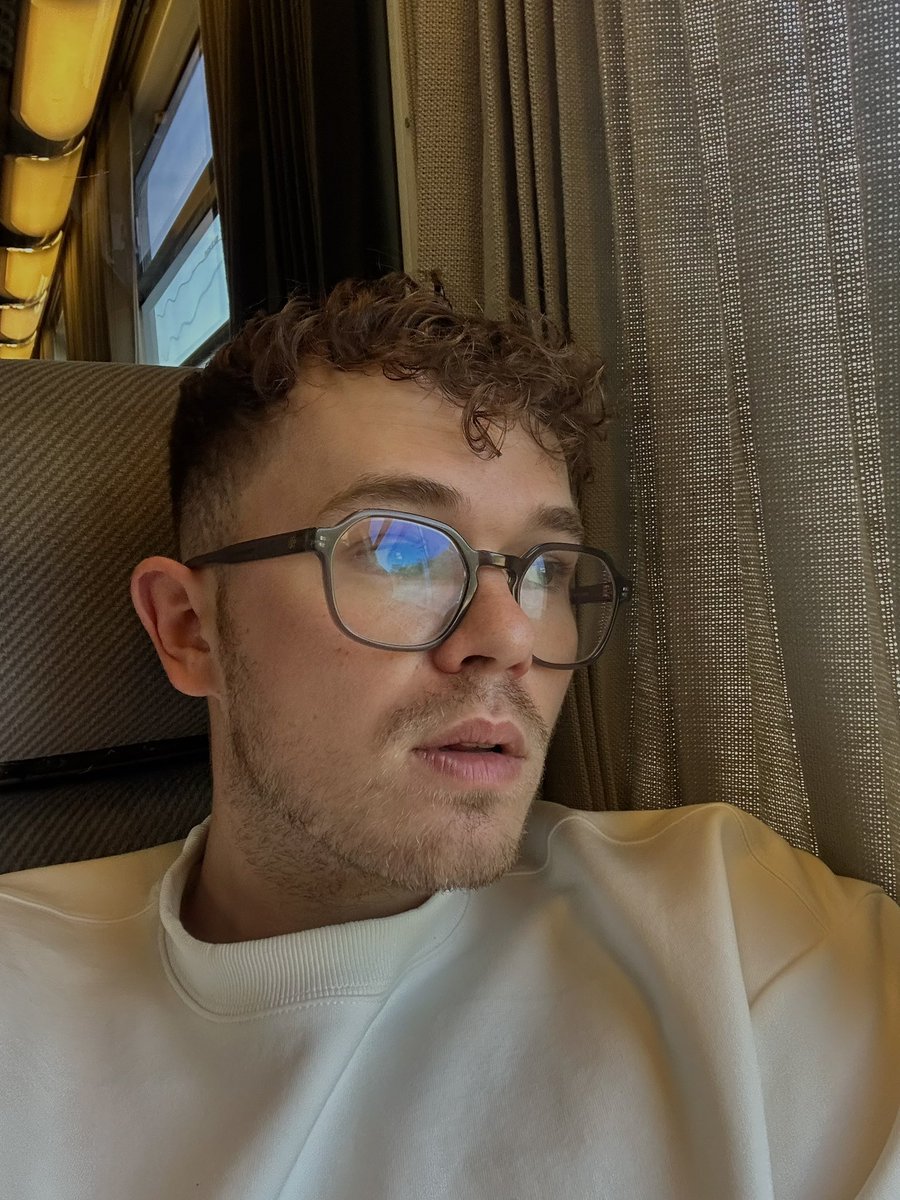 maathieu1908's tweet photo. partagez vos piscines 👁️👄👁️ #LGBTQIASunflower https://t.co/SHjquf2sI8