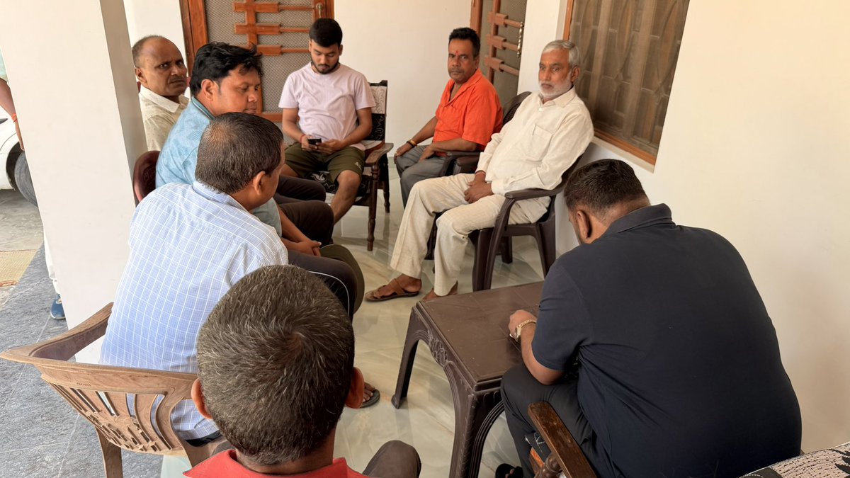 shrishchBJP's tweet photo. आज विधानसभा कपिलवस्तु के शक्तिकेंद्र सिंगिया में शक्तिकेंद्र के प्रवासी के रूप में शक्तिकेंद्र संयोजक, शक्तिकेंद्र प्रभारी, बूथ अध्यक्षों तथा मन की बात के प्रभारियों के साथ बैठक की और सरल ऐप पर फोटो अपलोड किया…!
@BJP4India 
@BJP4UP 
@NitinNabin 
@mppchaudhary 
@idharampalsingh https://t.co/fpYN4FfHRd