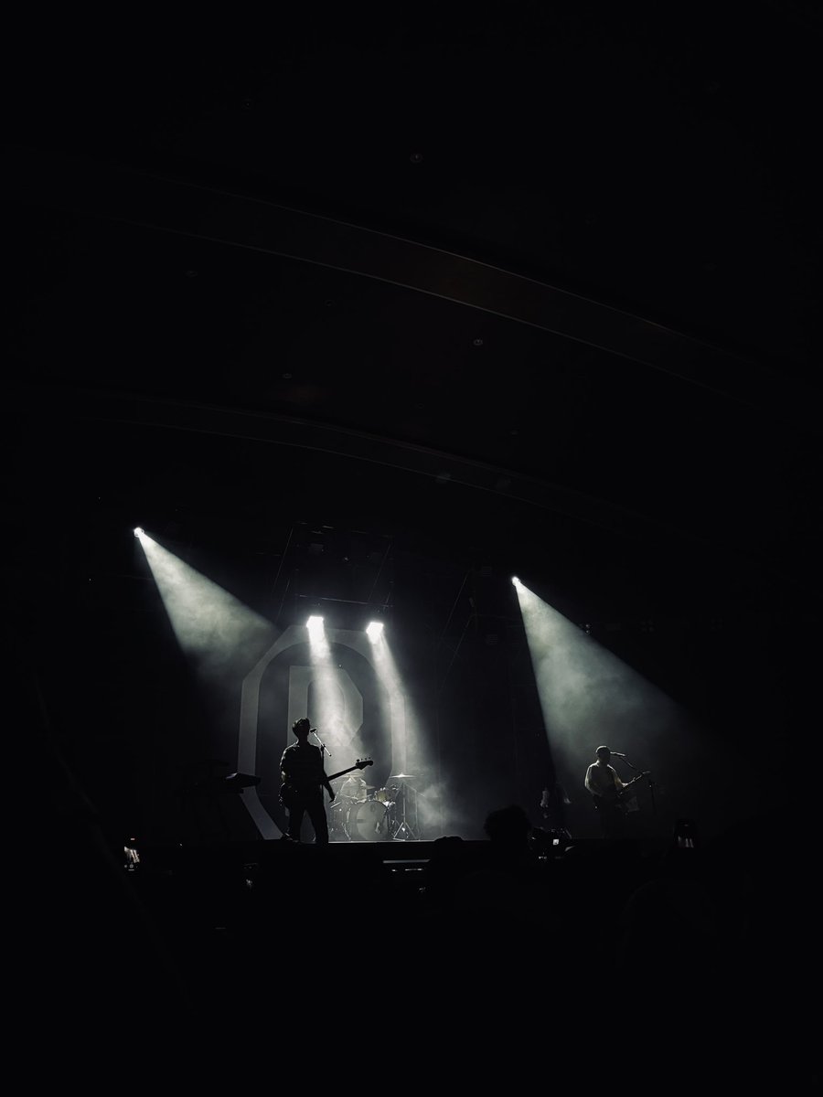 nflrhnf_'s tweet photo. Pertunjukan Dalam Dinamika kemarin ngingetin aku kalau banyak perasaan yang kadang susah dijelasin, ternyata bisa tersampaikan lewat musik. Seneng bisa jadi bagian kecil dari perjalanan Dalam Dinamika. 

left the crowd with full ears and fuller heart. Heartiest Congratulations! https://t.co/L9rPcnP7oR