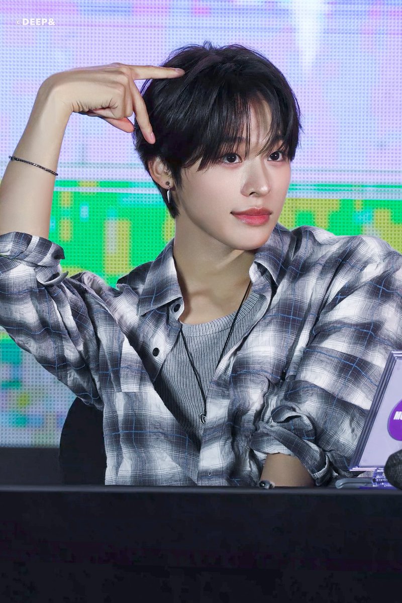 deepriku_'s tweet photo. 260524 쿨냥이 ˆ ̳◝ ·̫ ◜ ̳ˆ🩶
#리쿠 #RIKU #リク #NCTWISH #엔시티위시 https://t.co/qaXlostG16