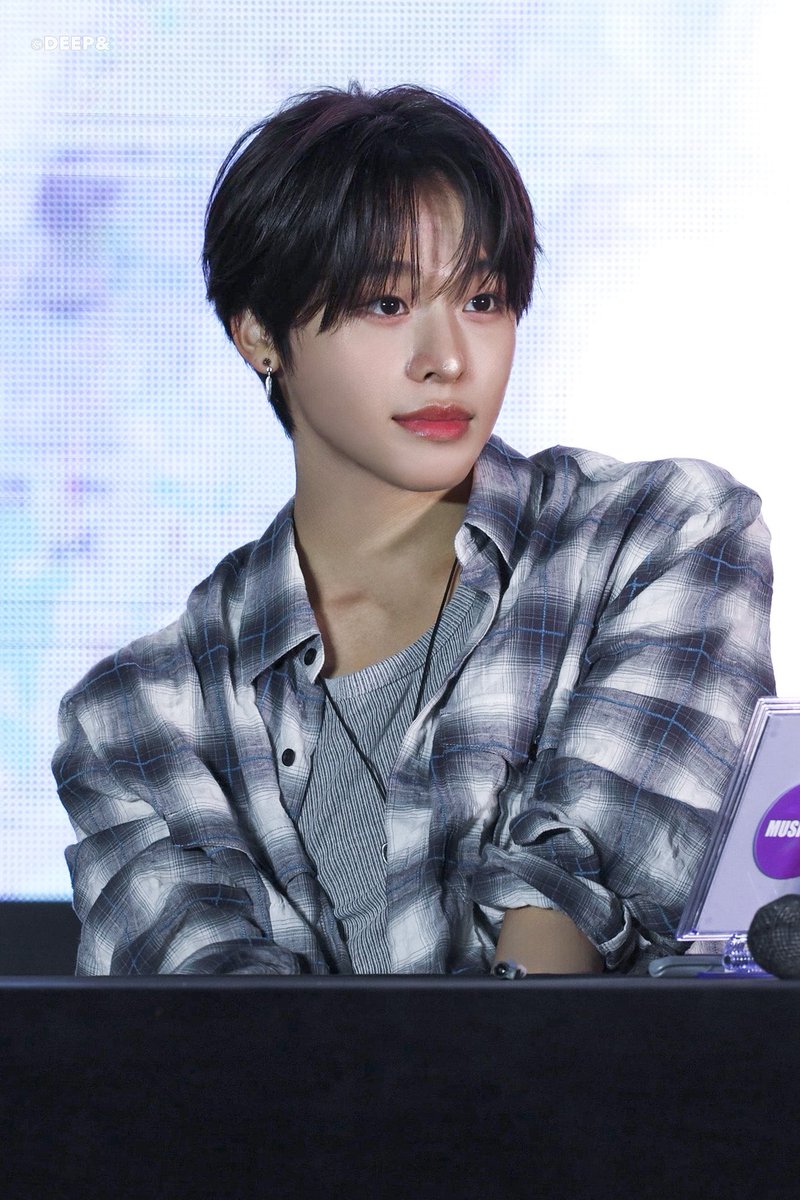 deepriku_'s tweet photo. 260524 쿨냥이 ˆ ̳◝ ·̫ ◜ ̳ˆ🩶
#리쿠 #RIKU #リク #NCTWISH #엔시티위시 https://t.co/qaXlostG16