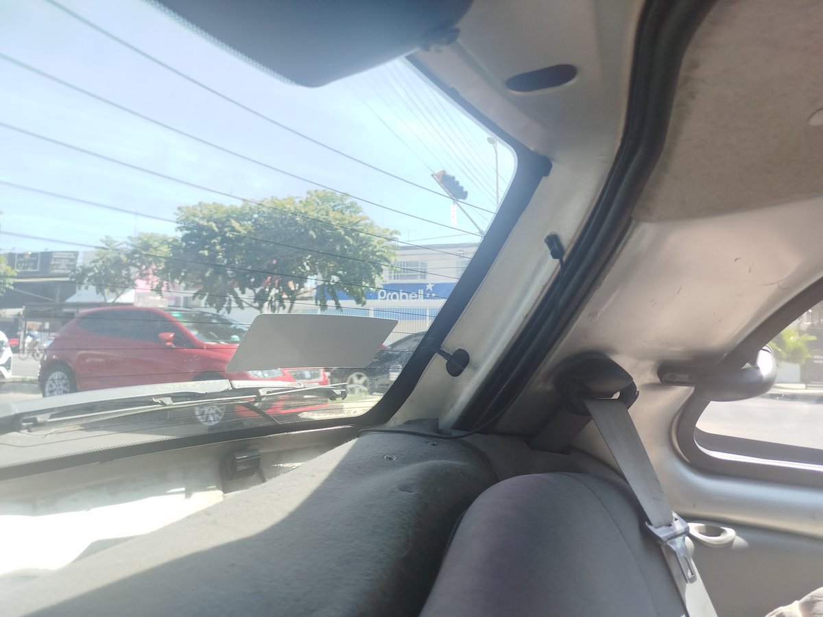 unicornsatanic1's tweet photo. @TransporteJal  @TraficoZMG_  @Trafico_ZMG  
Doble fila de autos estacionados 
Afuera del templo del señor de la salud
Pasando la glorieta
En coopernico 
Genera trafico ya que llegan más a estacionarse https://t.co/Bn5iiMd0pw