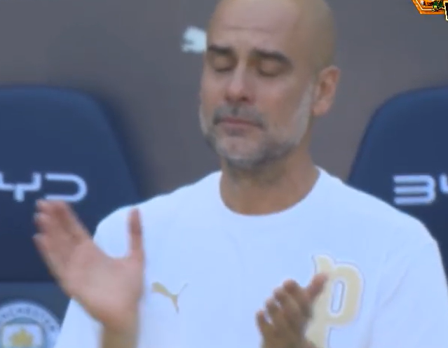 ArobaseGiovanny's tweet photo. La haie d'honneur pour Bernardo Silva et les larmes de Guardiola ❤️

Magnifique https://t.co/6NH5vnzgcn