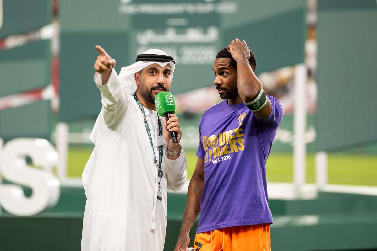 71media_ae's tweet photo. سلام عيناوي سلام 💜 

صور اللقاءات مع القنوات الرسمية 🎙️ https://t.co/aiLIXgUSGV