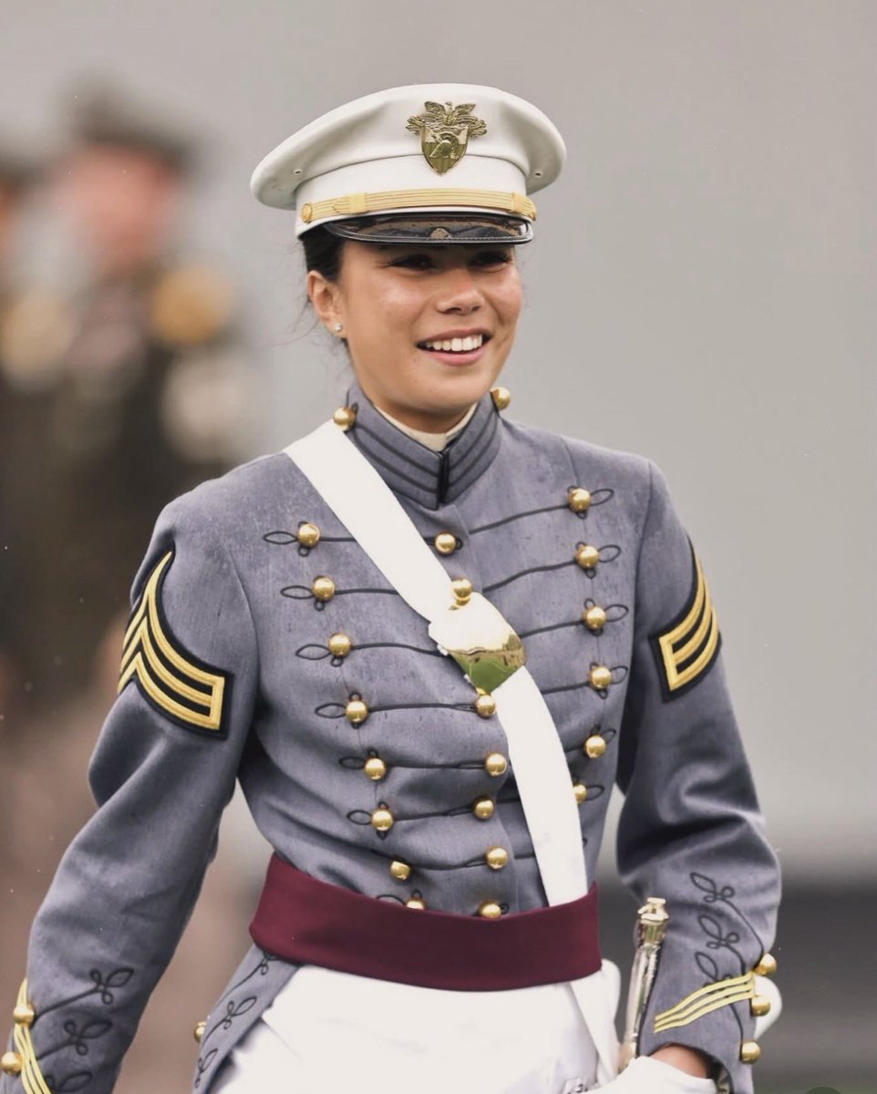 MCXCDistance's tweet photo. Congratulations to MCXC alum Kate Scales, who joins her dad and 3 sisters as a West Point graduate! We are proud of you, Kate! https://t.co/n4FleLqUrP